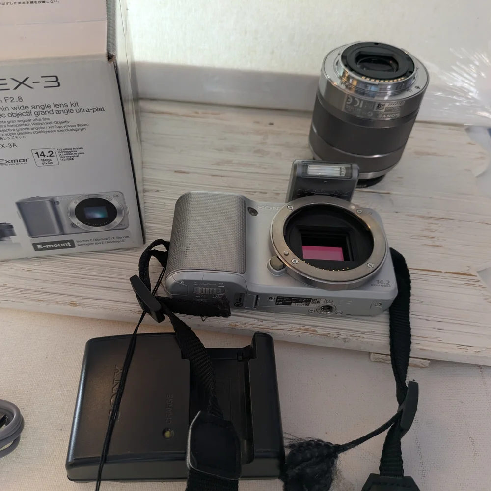 Sony NEX-3 Silver Camera with 16mm Lens